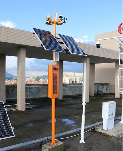 AI人車識別太陽能森林卡口語音宣傳桿